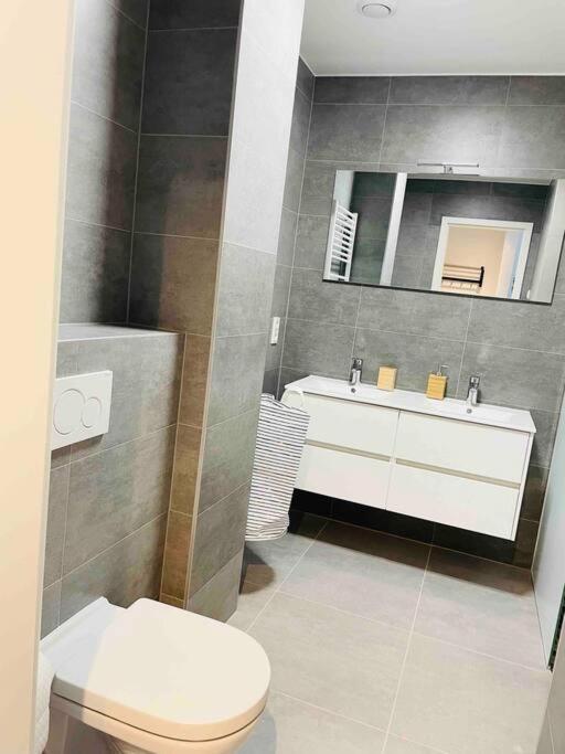 Luxury New Flat With Terrace & Parking-beg1 Apartment Luxemburg